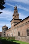 09_800px-20110725_Castello_Sforzesco_Milan_5557.jpg