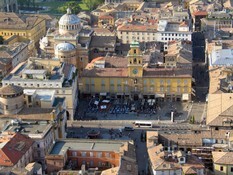 01_Piazza_Garibaldi_a_Parma.jpg