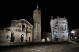 02_1024px-Piazza_Duomo_Parma_2009-08.jpg