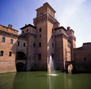 01_Castello_esterno.jpg