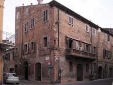 04_Edificio in via Porta San Pietro, cuore dell