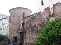 10_Un breve tratto delle mura romane di Milano.jpg